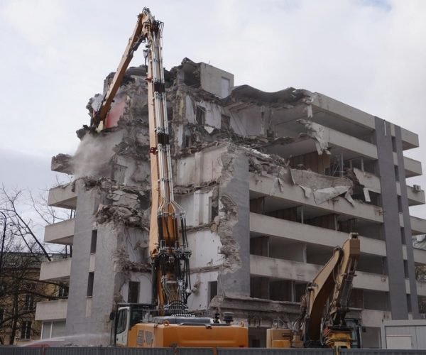 How-to-demolish-old-buildings-safely-1